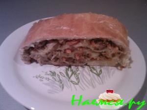 Дрожжевой рулет с кислой капустой 