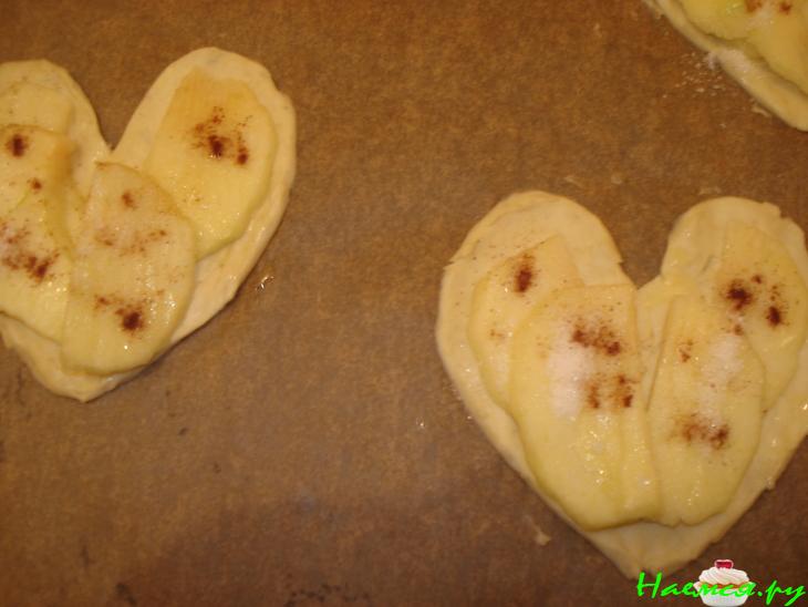 Корзиночки флан из слоёного теста с яблоками и миндалём