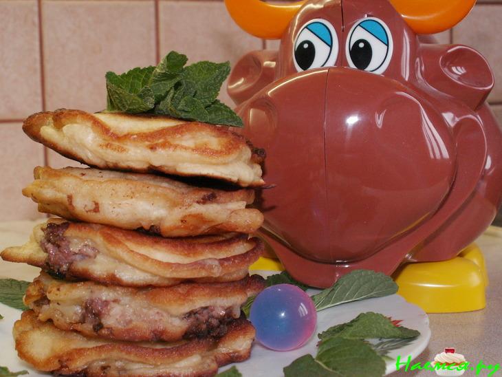 Ленивые беляши "Весёлая компания" (или оладушки с припёком) Ленивые беляши "Весёлая компания" (или оладушки с припёком)