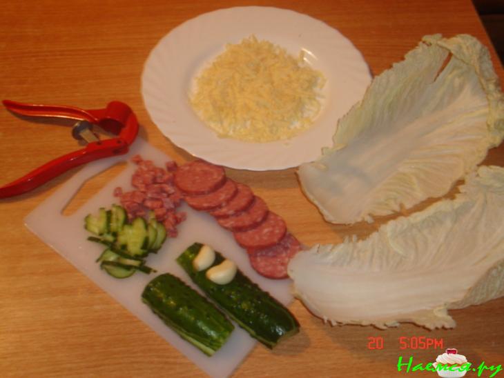 Пекинский салат с копченой колбаской Пекинский салат с копченой колбаской