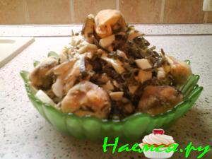 Салат рыбный с морской капустой