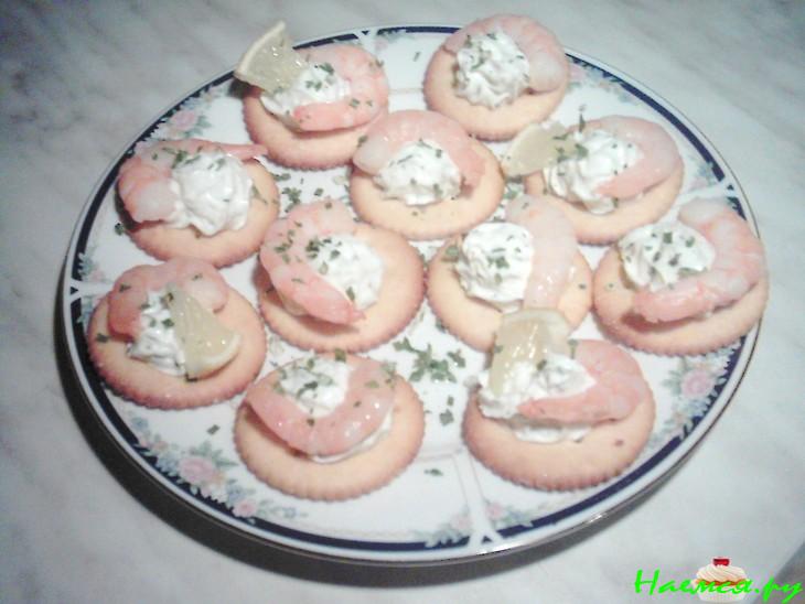 Канапе с креветками и творогом с зеленью Канапе с креветками и творогом с зеленью