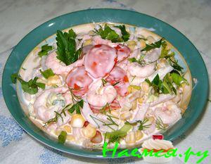 Салат с креветками и помидорами черри