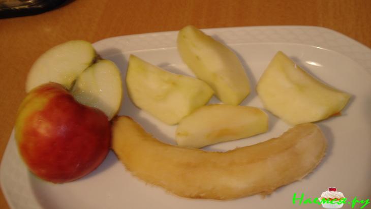 Свинина в яблочном соусе с вином и корицей