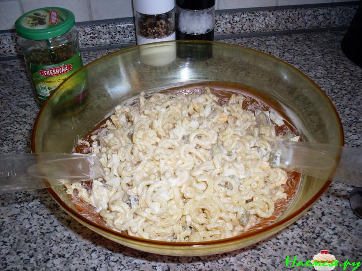 Салат из макарон с яйцами и корнишонами Салат из макарон с яйцами и корнишонами
