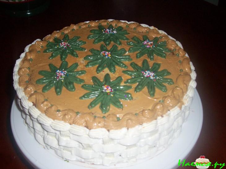 Шоколадный торт с кремом