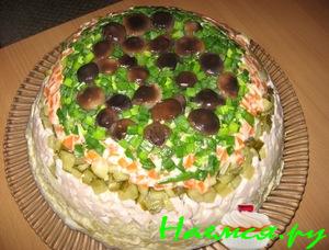 Салат "Грибная поляна" с ветчиной и грибами