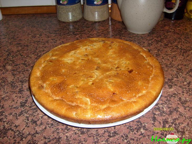 Быстрый пирог с капустой и свиной грудинкой