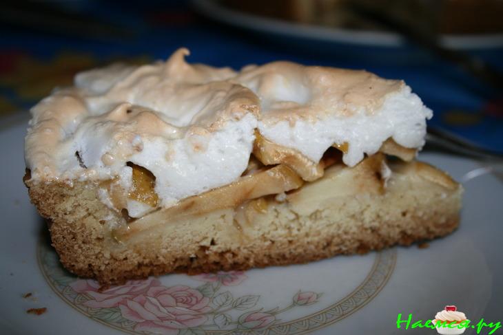 Сладкий пирог с яблоками