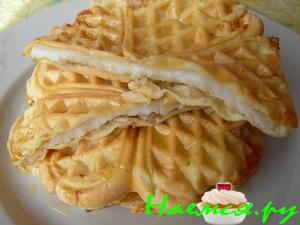 Бризоль из кальмара в вафельнице