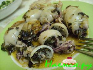 Кальмары, фаршированные шпинатом с рисом Кальмары, фаршированные шпинатом с рисом