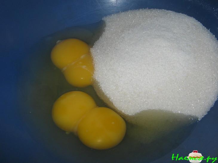 Пирог Зебра с орехами и смородиной