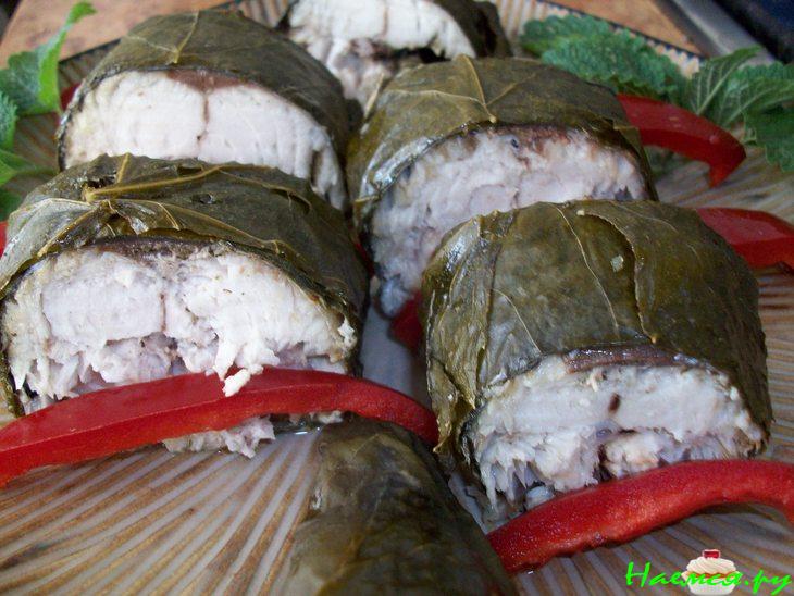 Скумбрия в виноградных листьях