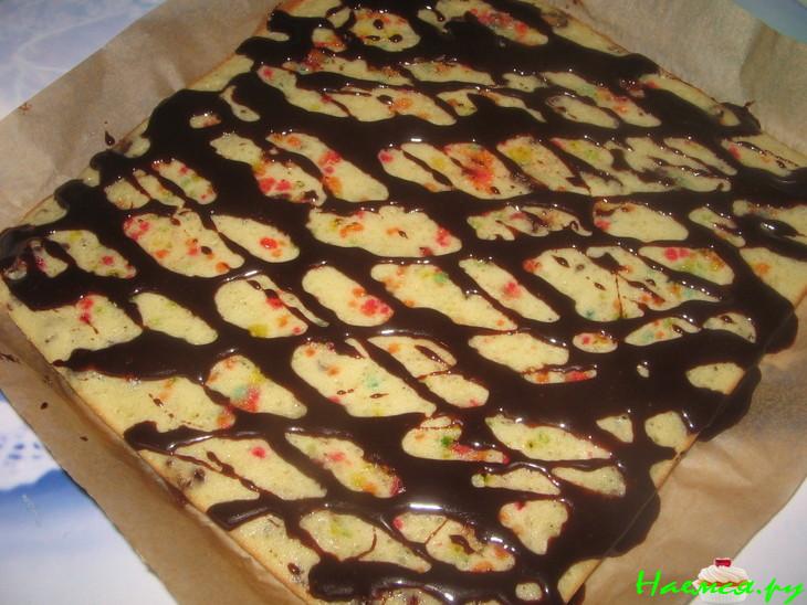 Печенье с изюмом и кусочками шоколадных конфет