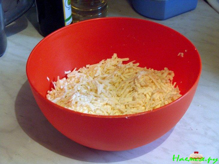 Банница из слоеного теста с сыром