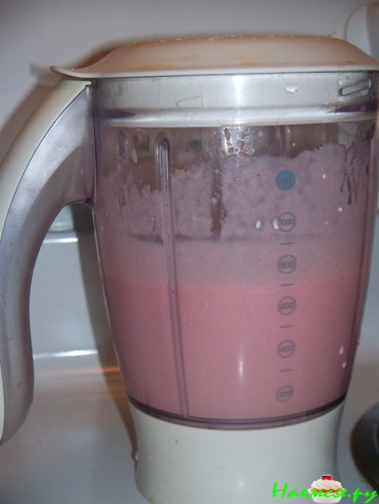 Пирог фермерский с клубникой и сыром бри 