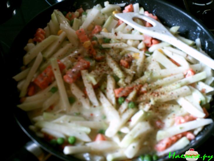 Запеканка из рыбы с макаронами и овощами