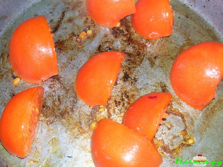 Салат из жареных перцев с помидорами