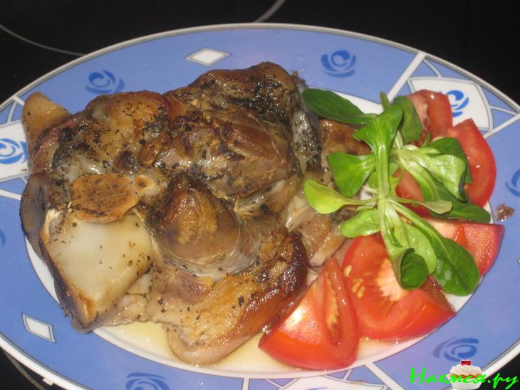 Свиные лытки в винном соусе