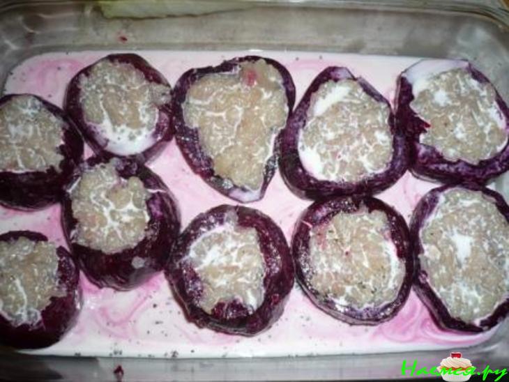 Свекольные бочонки с куриным фаршем