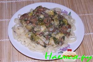 Феттучини с брюссельской капустой и лисичками