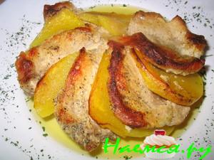 Свинина запеченая с манго