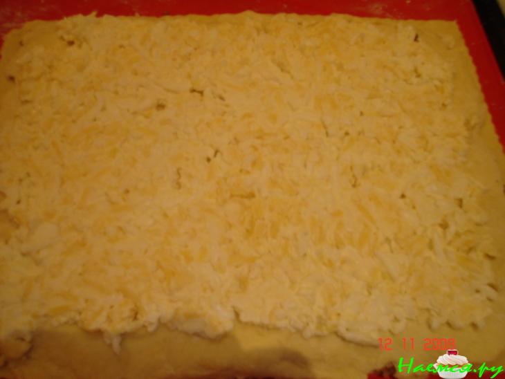 Рыбный пирог с консервированной сайрой