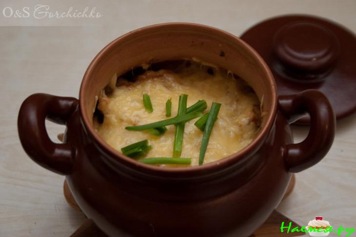 Мясо в горшочке под майонезом