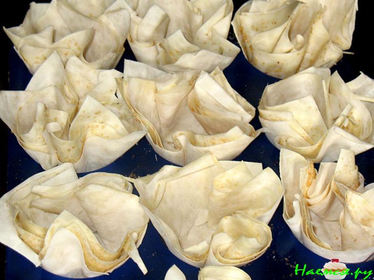 Клубнично-банановые корзинки с лимонным сорбе