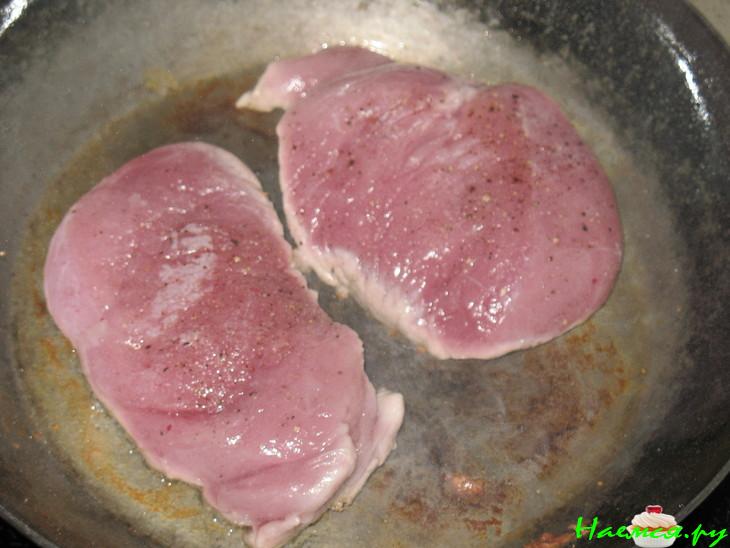 Свиные медальоны в сырно-горчичном соусе