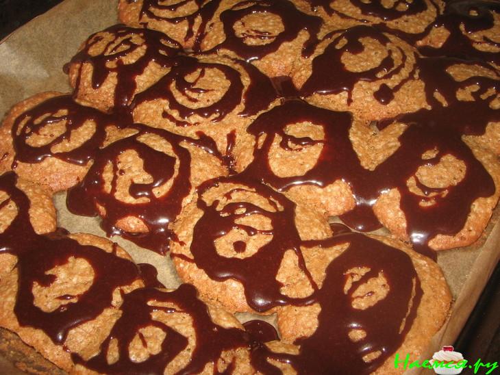 Печенье кофейное в шоколадной глазури