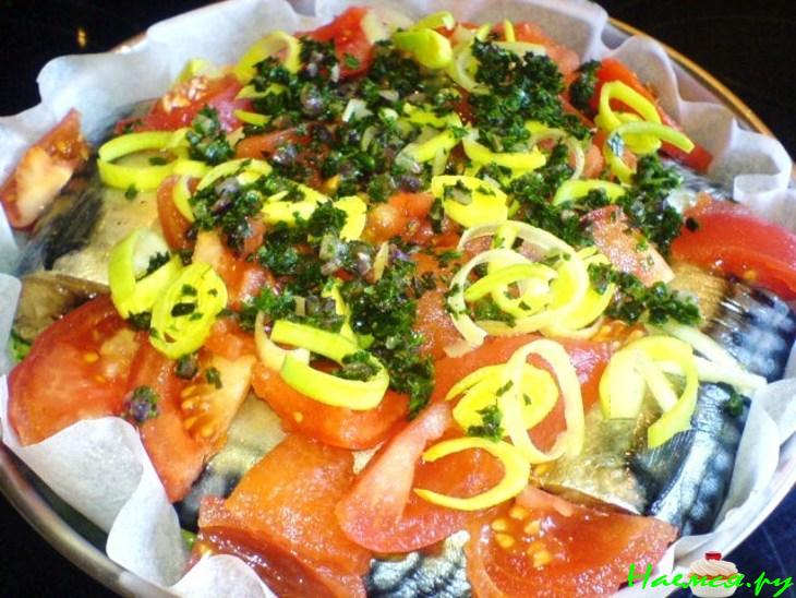 Скумбрия из духовки со шпинатом