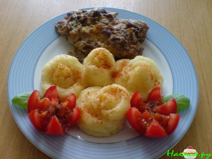 Рыба, запеченная под грибами