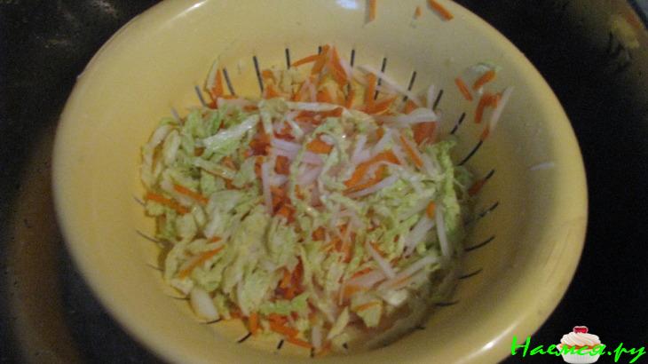 Китайский салат с капустой и дайконом