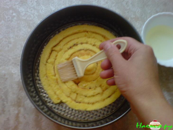 Персиковый бисквитный торт