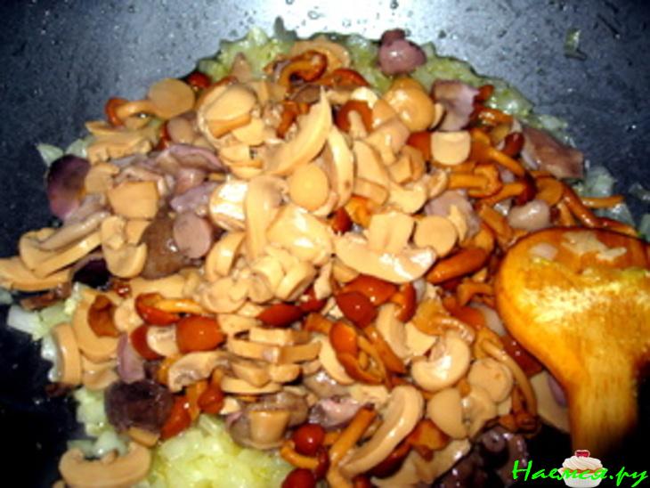 Грибы с луком