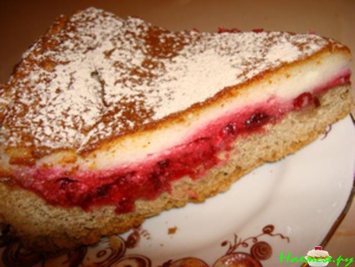 Пряный брусничный пирог