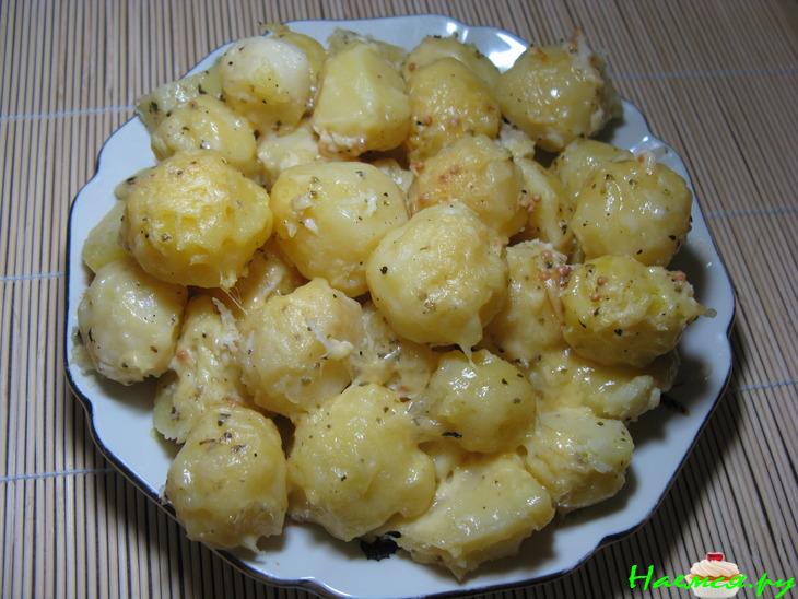 Картофель запечённый с заливкой и сыром