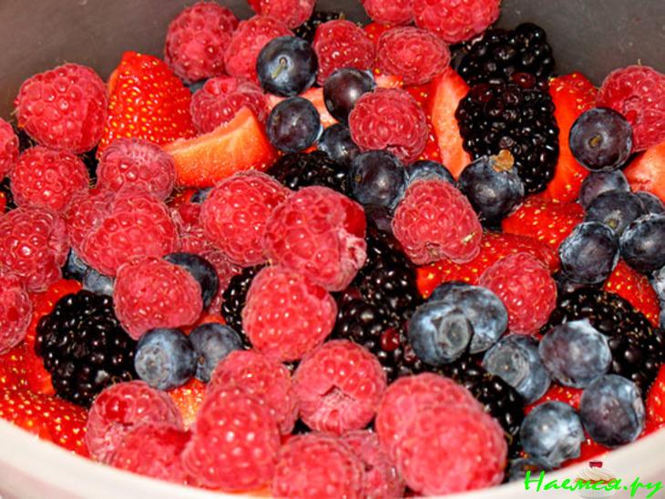 Саварин со свежими ягодами Саварин со свежими ягодами