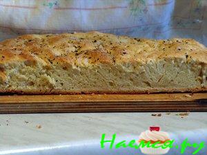 Итальянский масляный хлеб с базиликом