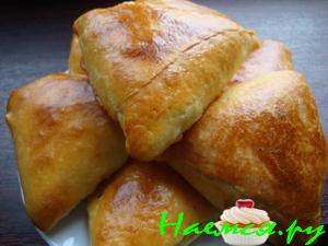 Треугольники с творогом и зеленью