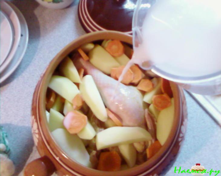 Курица в горшочке с молоком
