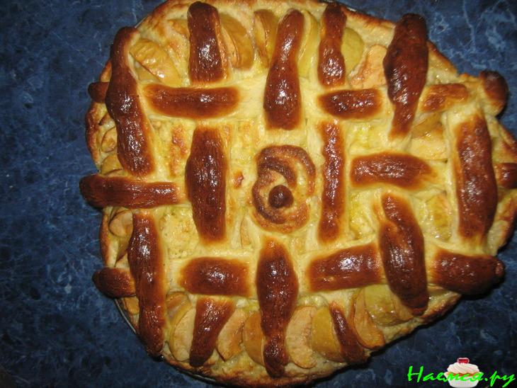 Пирог на топленом молоке с яблоками  