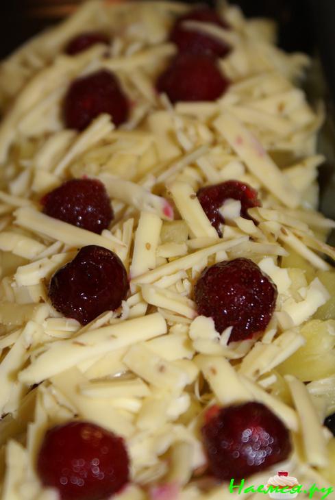 Свинина с ананасом и вишней