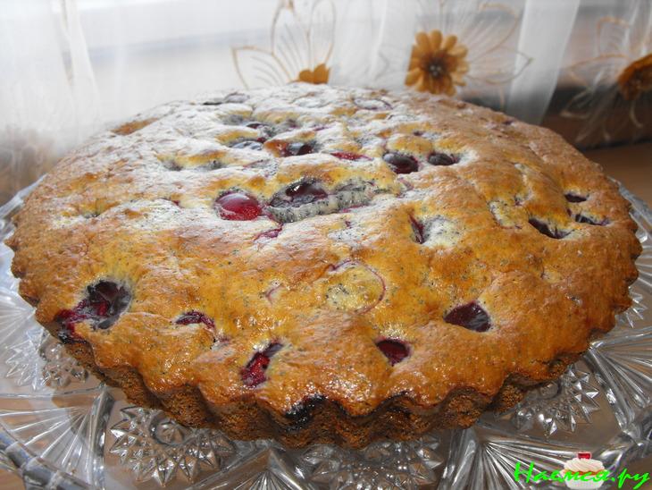 Пирог с маком и вишнями