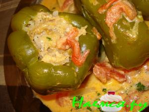 Перец фаршированный в сметанном соусе