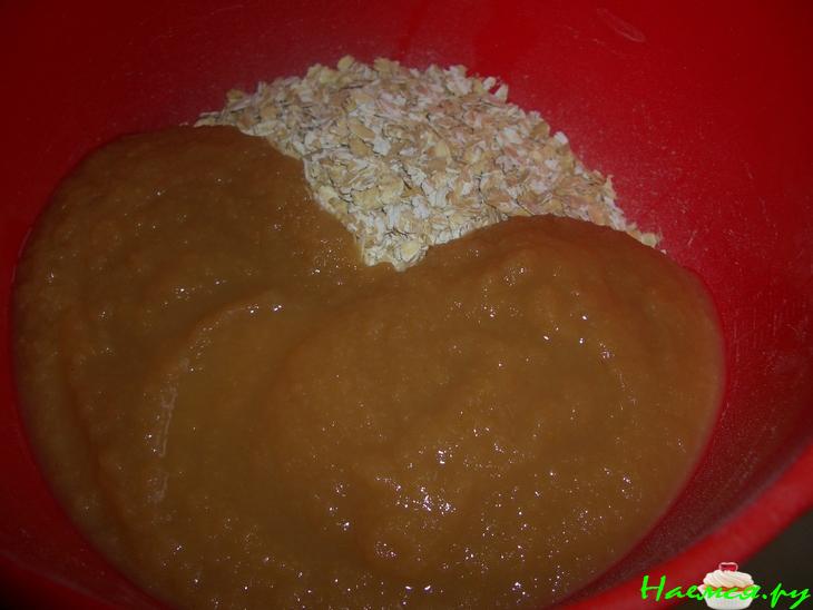 Пирог их овсяных хлопьев с яблочным пюре