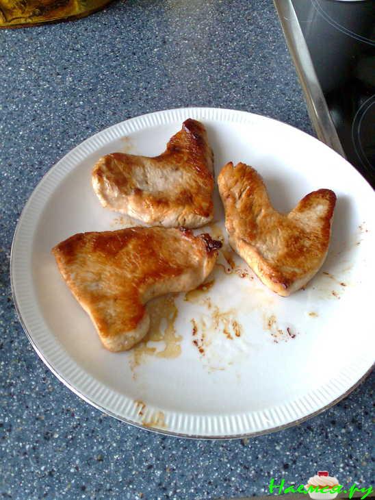 Салат куриный с персиками