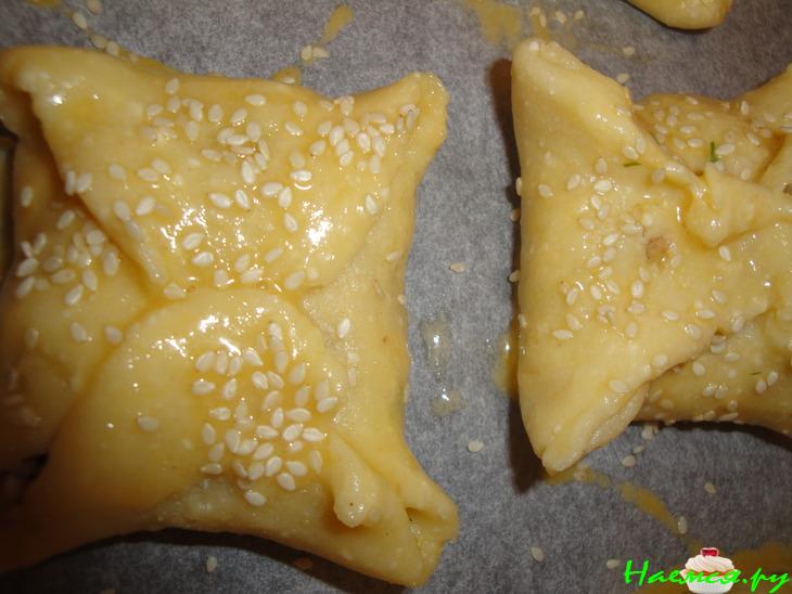 Конвертики из сырного теста