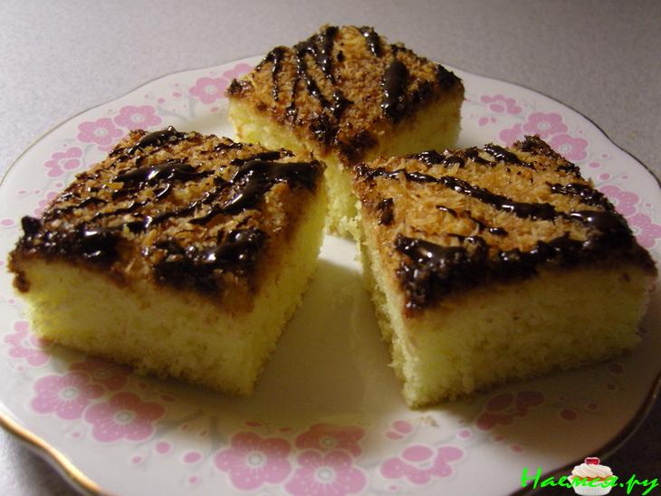 Пирог с кокосом и шоколадом